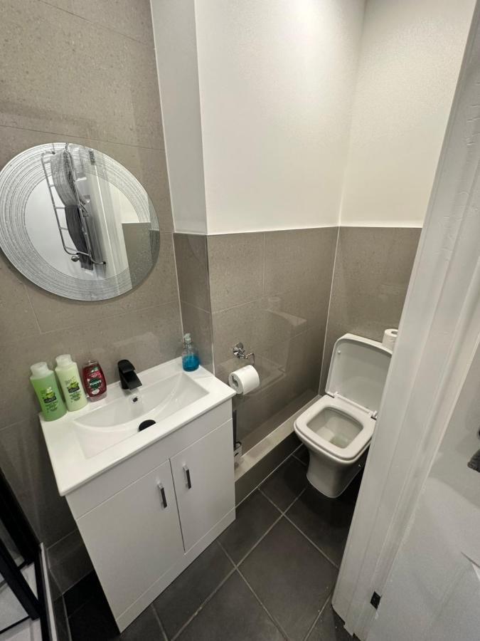 Modern Flat In Central Egham By Windsor Castle, Staines-Upon-Thames And Heathrow Airport Exterior photo
